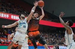 爱游戏 -关于冲刺阶段夏洛特黄蜂调整名单以备CBA季后赛，回应争议环节打磨，底气十足，更衣室氛围转暖的信息